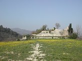 The castle ruins above Mazaugues The castle ruins above Mazaugues